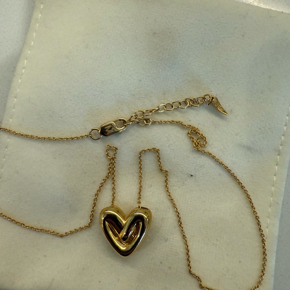 Chic Gold Heart Pendant Necklace
